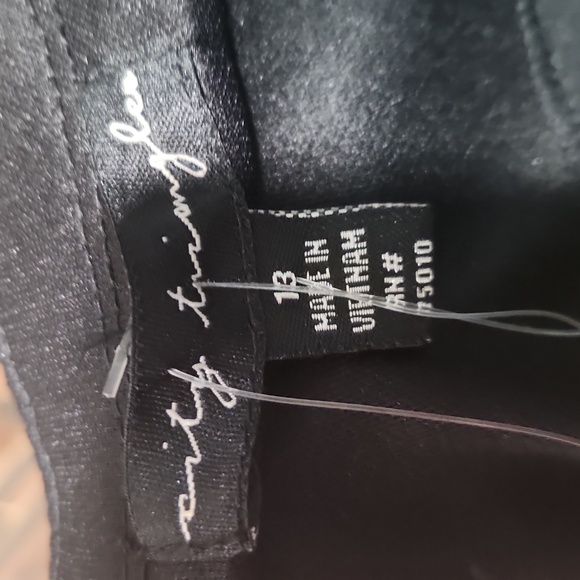 Cute body hugging short strapless dress size 13 - Picture 3 of 3